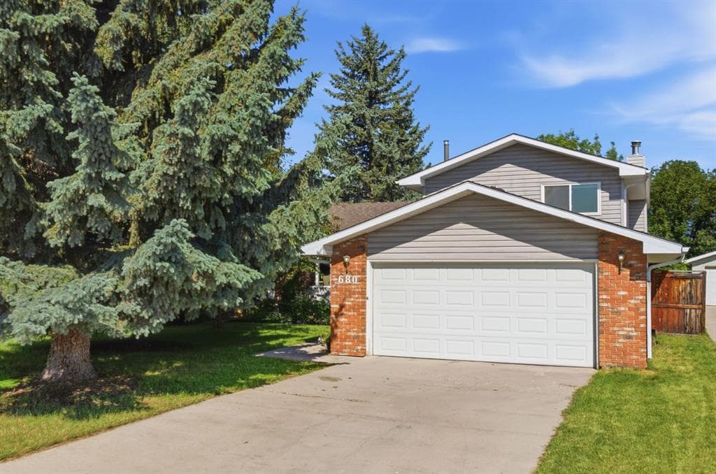4-bed Detached for sale at 680 Deer Park Way SE, Calgary