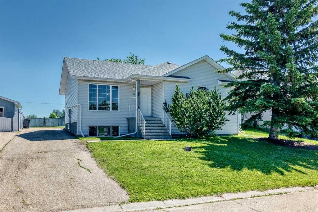 3-bed Detached for sale at 5 23 Avenue Close, Bowden