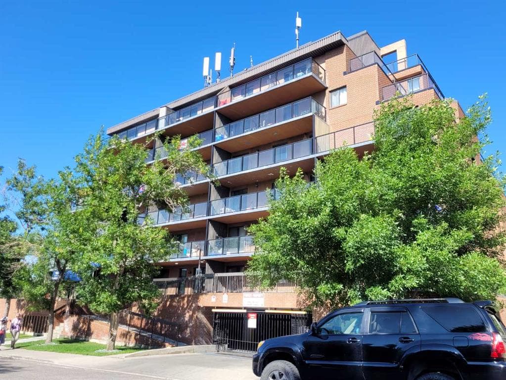 302, 1900 25A Street SW — photo 1