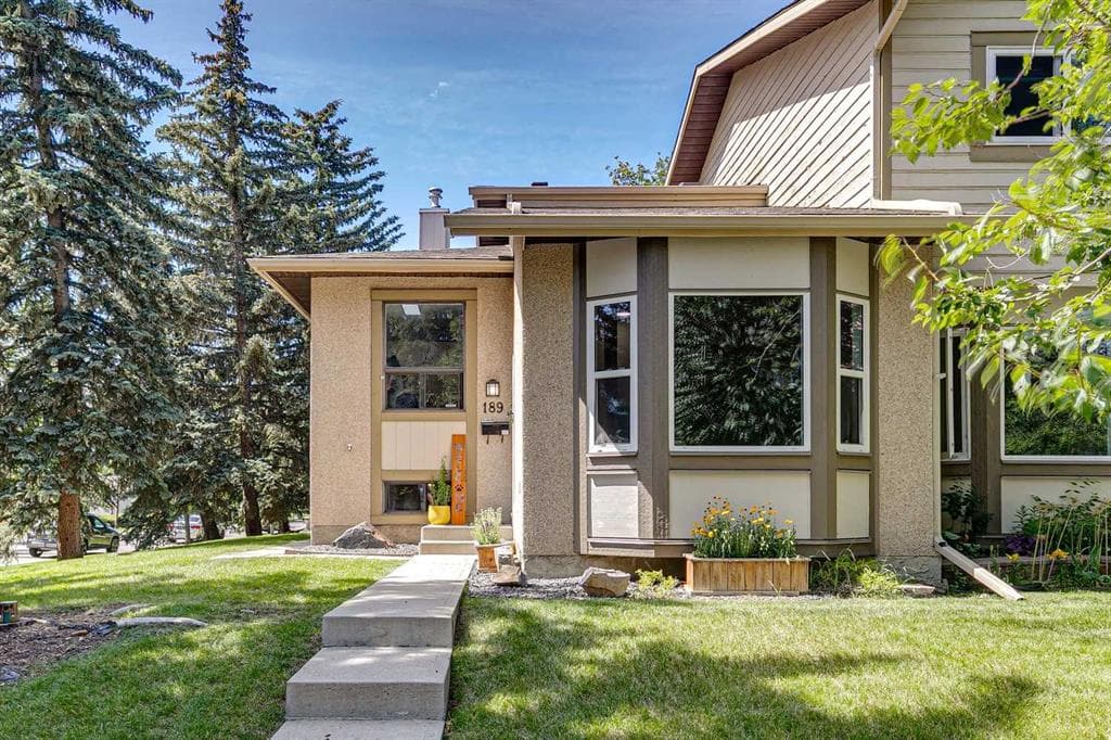 3-bed Townhouse for sale at 189 Deerfield Terrace SE, Calgary