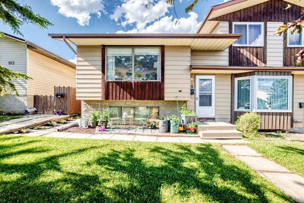 4-bed Semi-detached for sale at 111 Bermondsey Way NW, Calgary