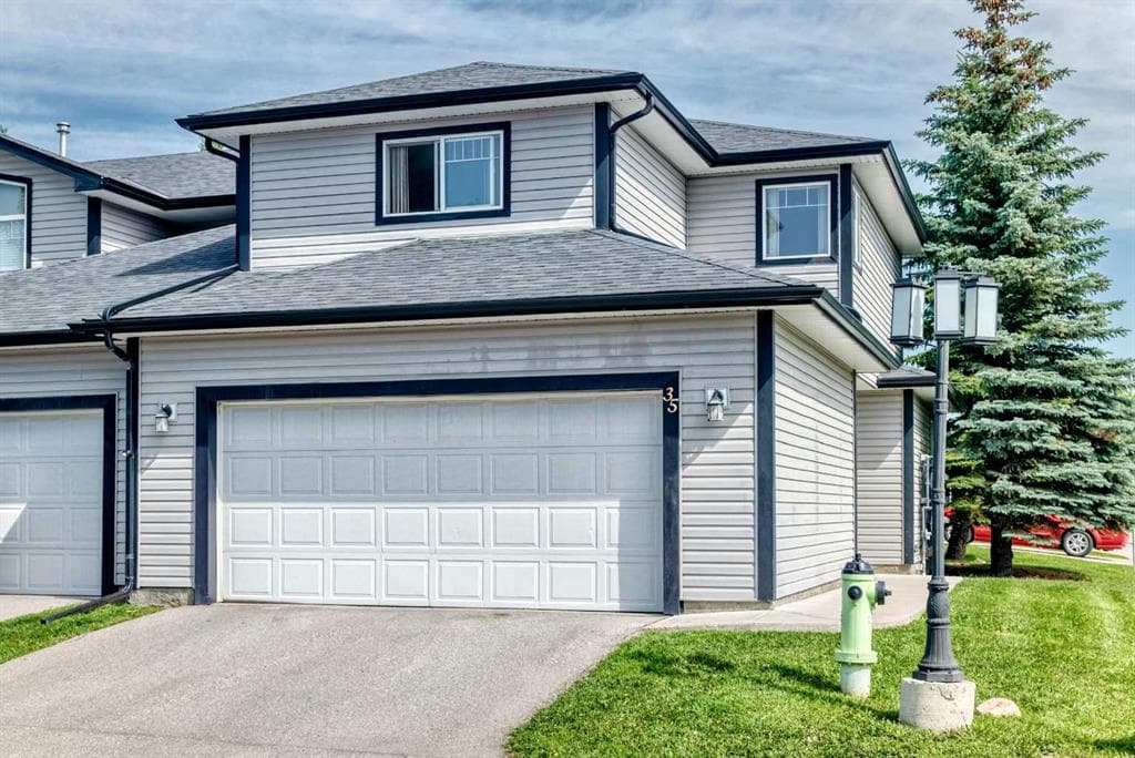 3-bed Townhouse for sale at 35, 102 Canoe Square SW, Airdrie