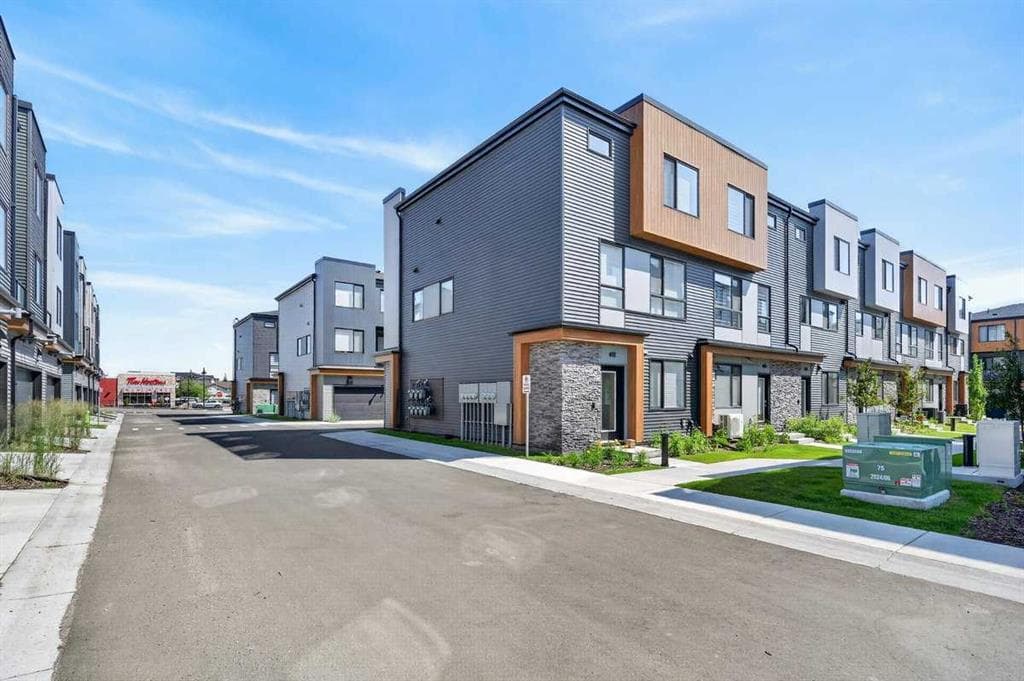 4-bed Townhouse for sale at 81 MIDTOWN Boulevard SW, Airdrie