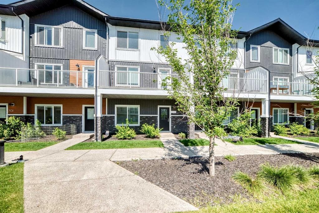 4-bed Townhouse for sale at 703, 280 chelsea Road, Chestermere