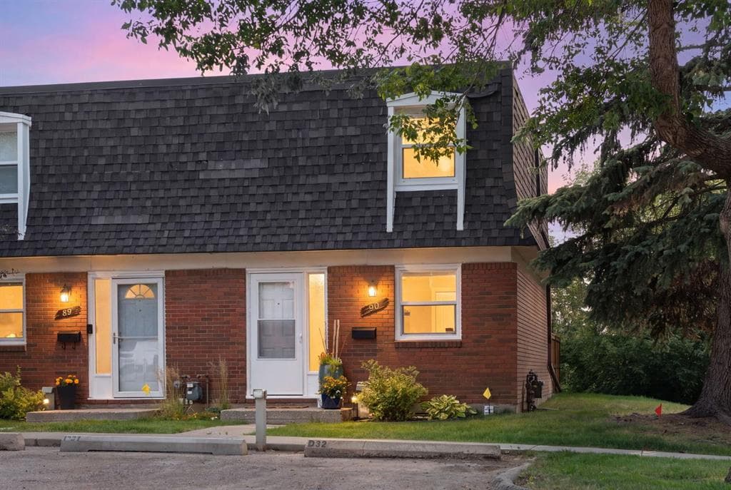 2-bed Townhouse for sale at 90, 330 Canterbury Drive SW, Calgary