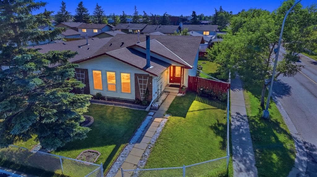 4-bed Detached for sale at 4 Fallswater Road NE, Calgary
