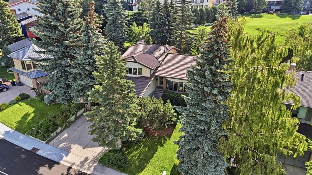 4-bed Detached for sale at 149 Edgehill Drive NW, Calgary