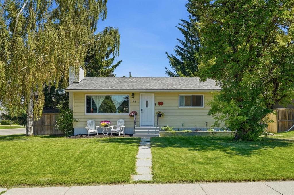 96 Waterloo Drive SW — photo 1