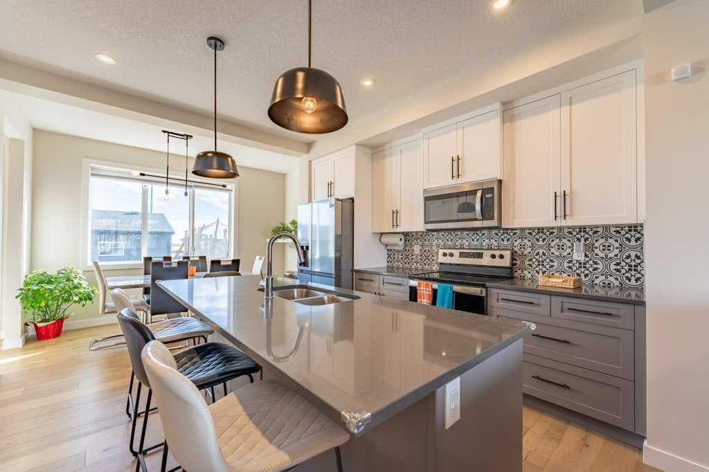 4-bed Townhouse for sale at 153 Waterford Boulevard, Chestermere