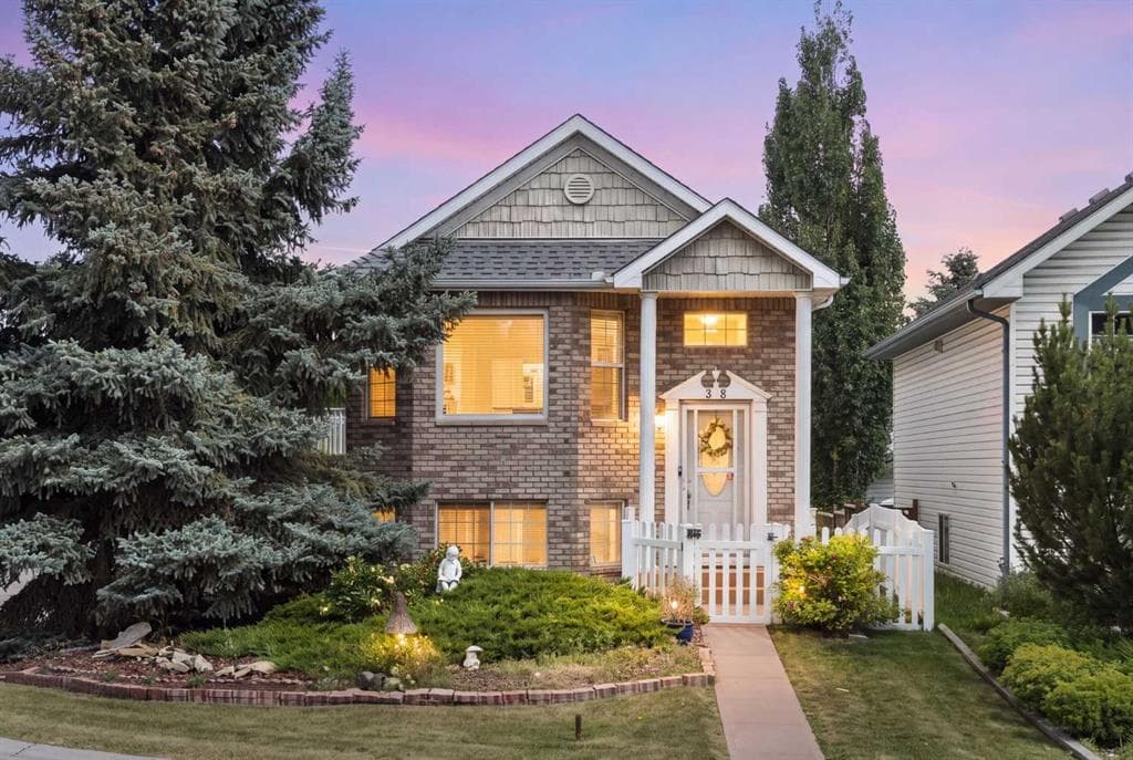 3-bed Detached for sale at 38 Hidden Spring Circle NW, Calgary