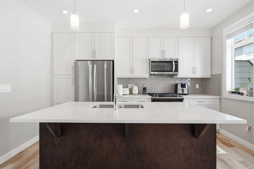 312 Wentworth Row SW — photo 1