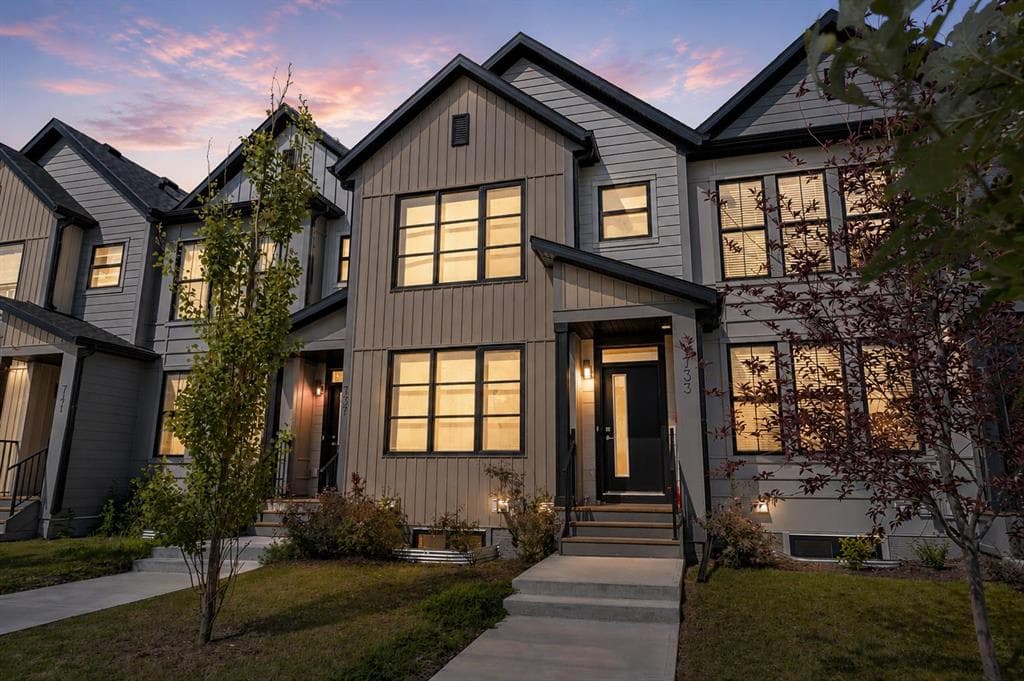 3-bed Townhouse for sale at 733 South Point Gate SW, Airdrie
