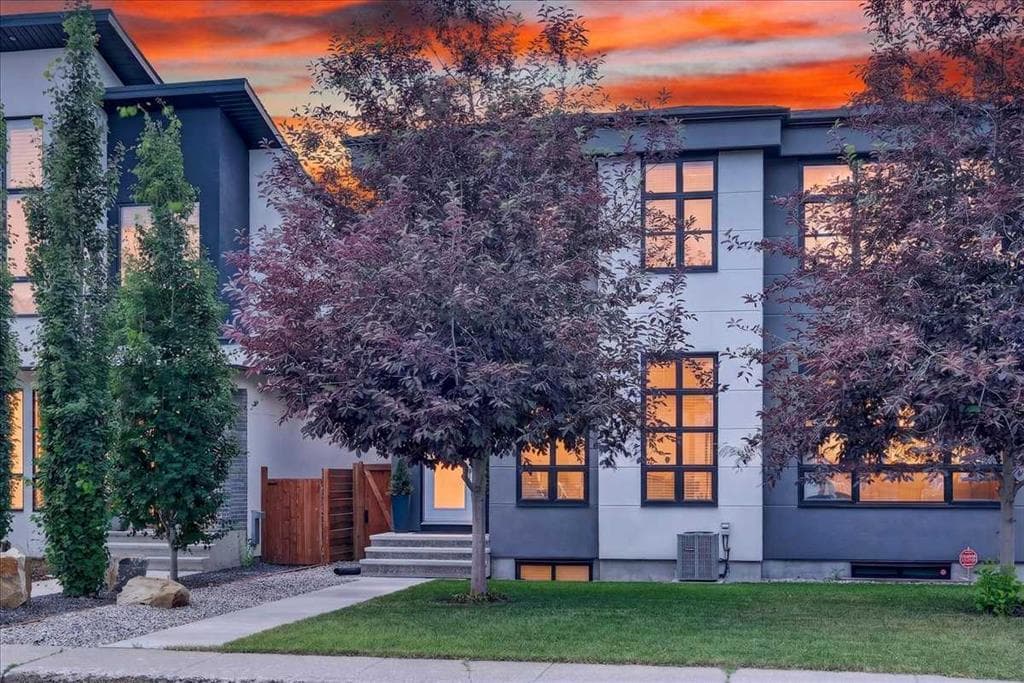 3-bed Semi-detached for sale at 3127 44 Street SW, Calgary