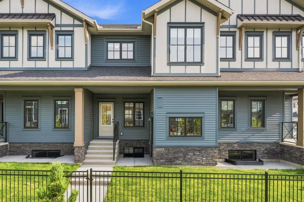 3-bed Townhouse for sale at 180 Lawson Lane SE, Airdrie