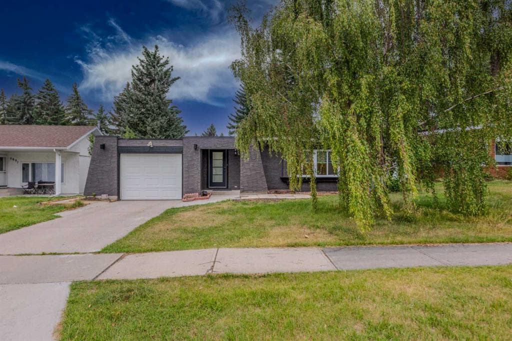 5655 Dalhousie Drive NW — photo 1