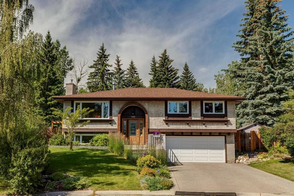 4-bed Detached for sale at 423 Canterbury Place SW, Calgary