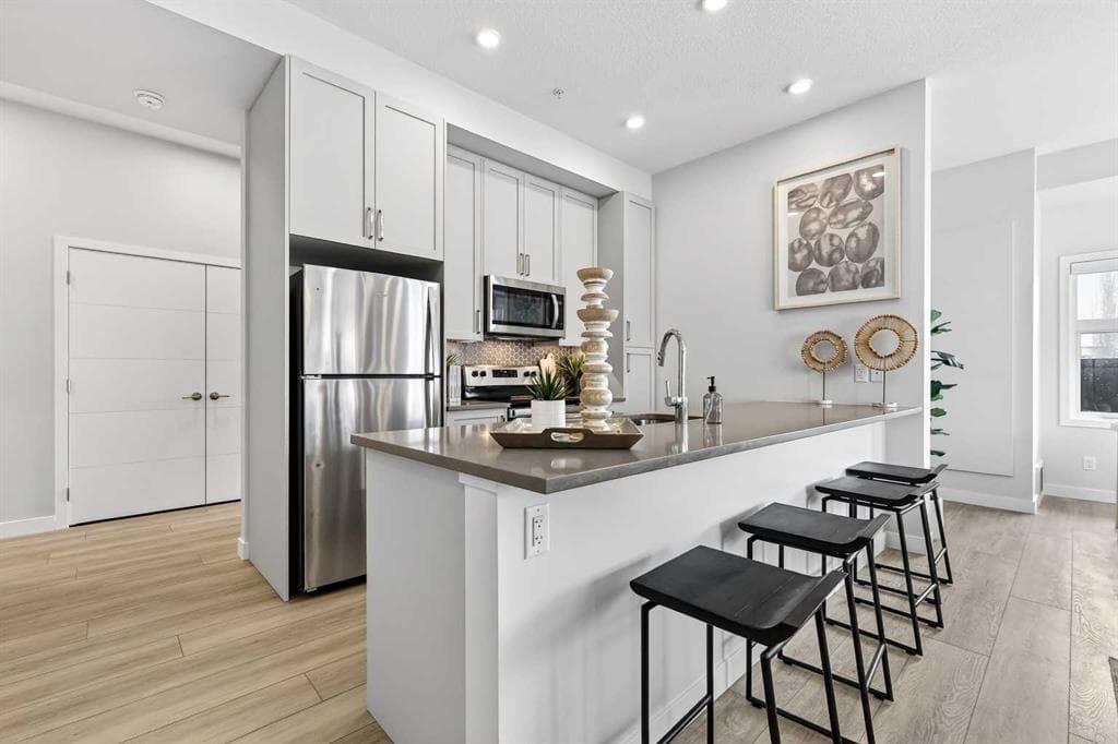 2-bed Apartment for sale at 101, 255 Les Jardins Park SE, Calgary