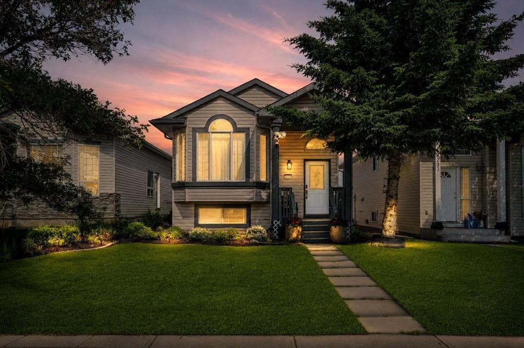 7237 Laguna Way NE — photo 1