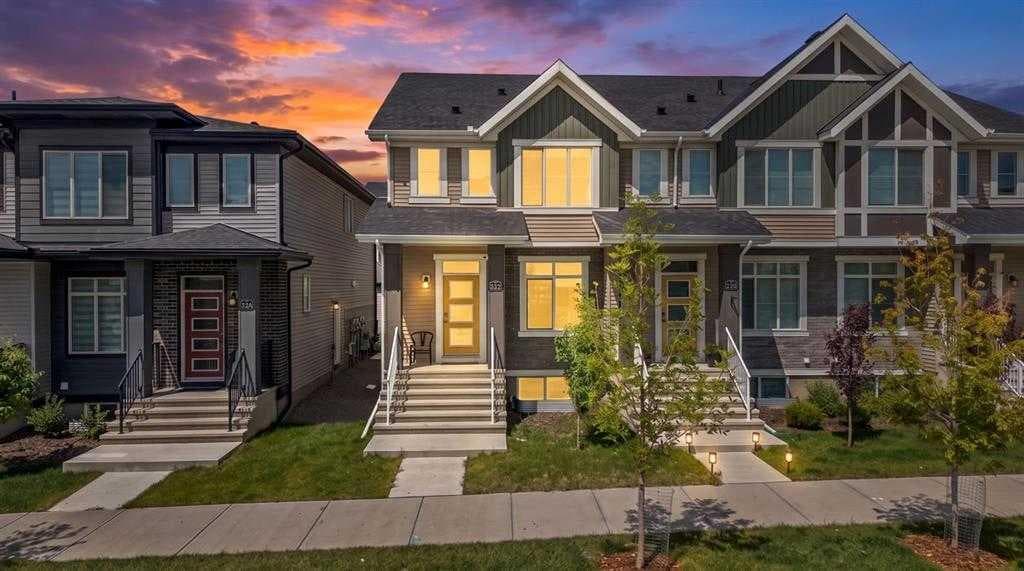 3-bed Townhouse for sale at 242 Carrington Gate NW, Calgary