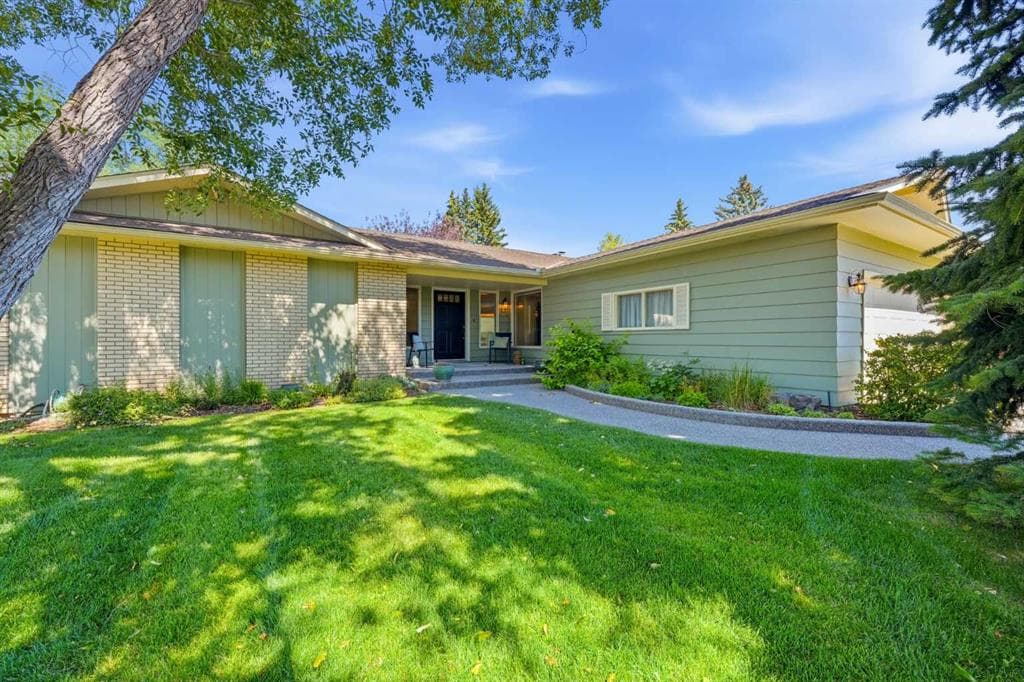 604 Willoughby Crescent SE — photo 1