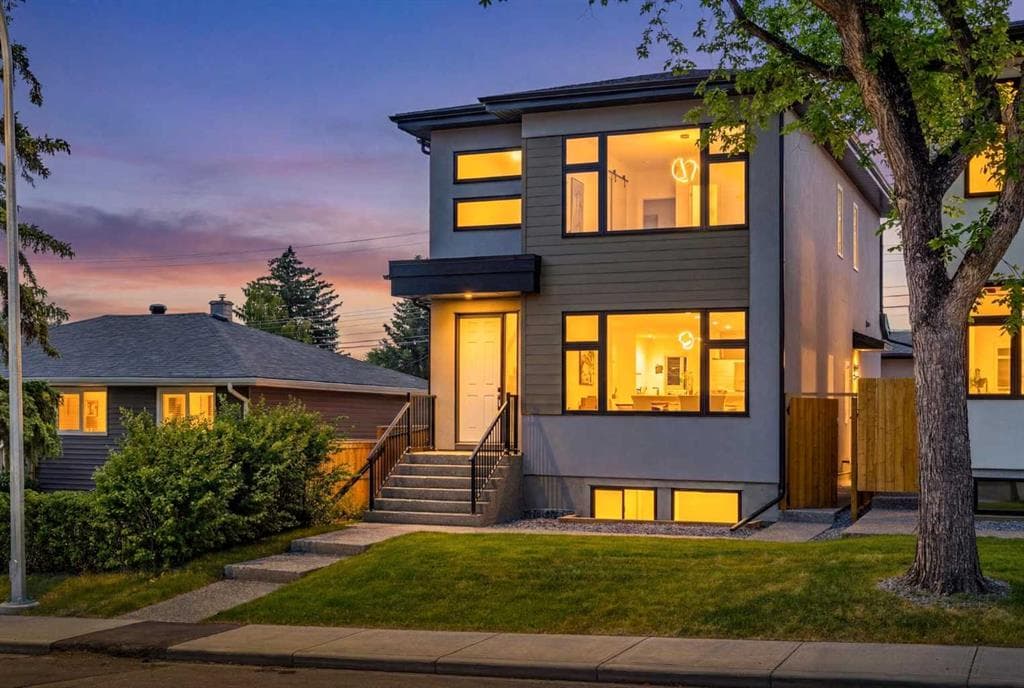 421 Hendon Drive NW — photo 1