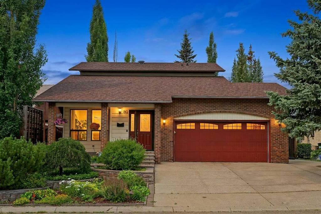 80 Hawkhill Way NW — photo 1