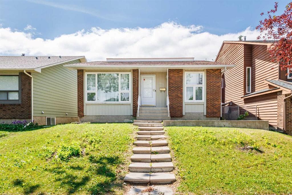 4-bed Detached for sale at 1111 Berkley Drive NW, Calgary