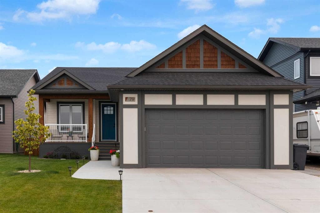 79 Vincent Crescent — photo 1