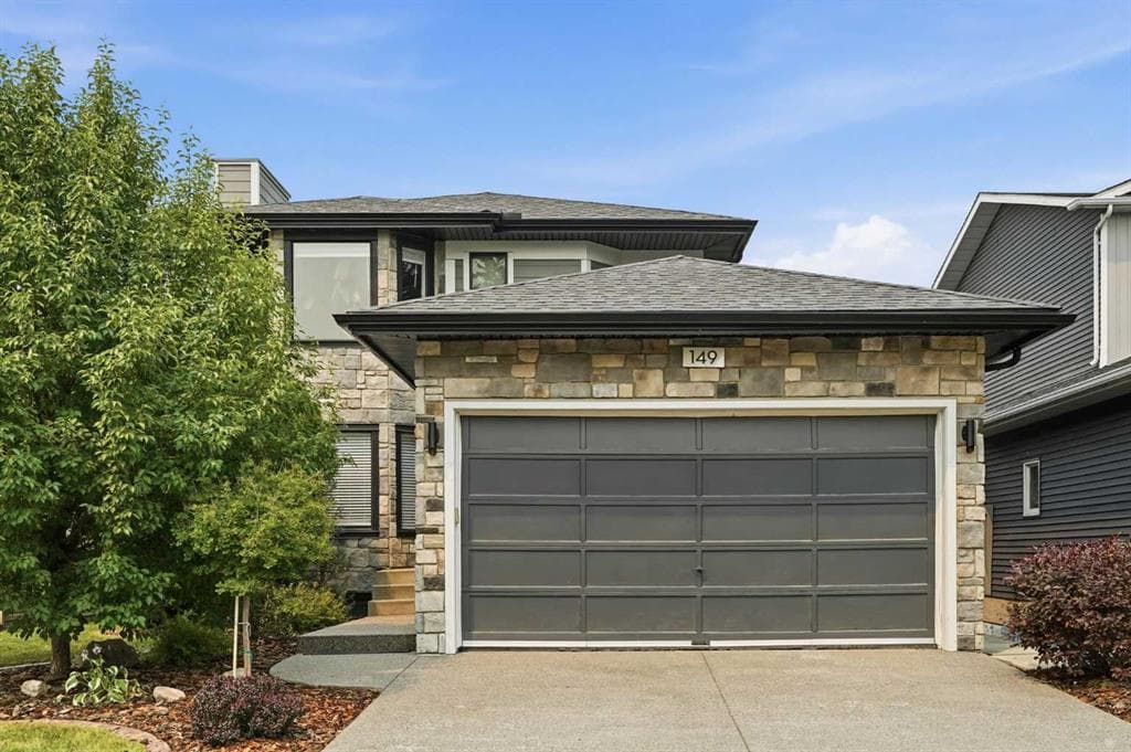 149 Riverglen Close SE — photo 1