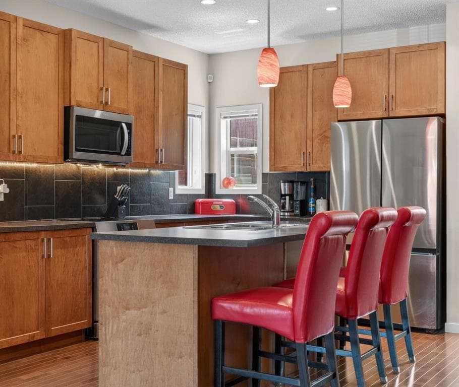 218 River Heights Green — photo 1