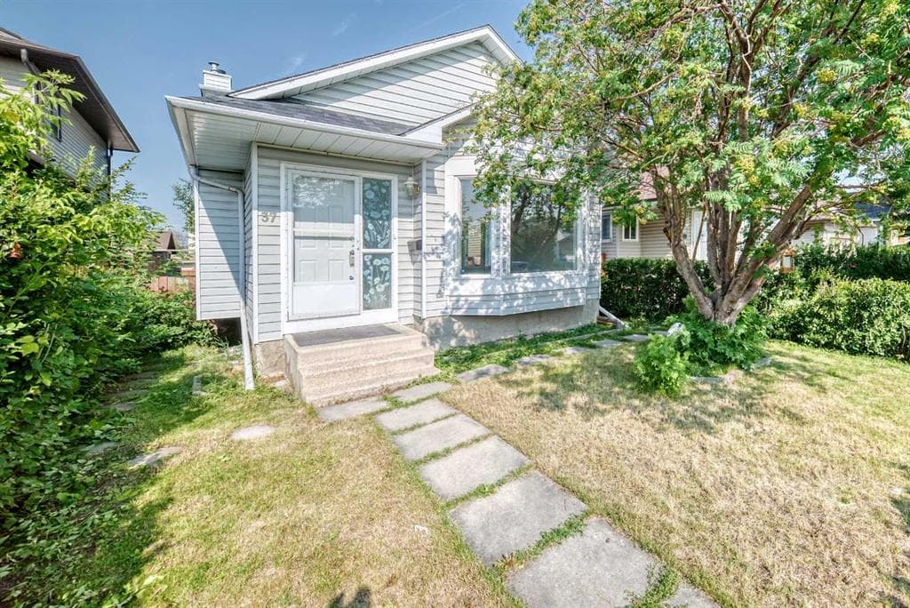 5-bed Detached for sale at 37 Martingrove Way NE, Calgary