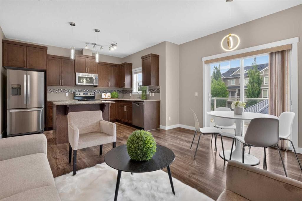 558 Evanston Manor NW — photo 1