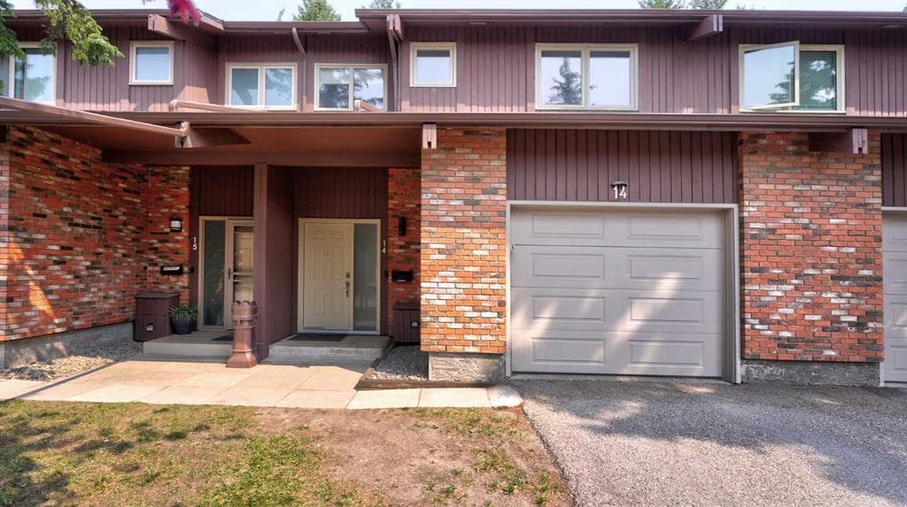 3-bed Townhouse for sale at 14, 2323 Oakmoor Drive SW, Calgary