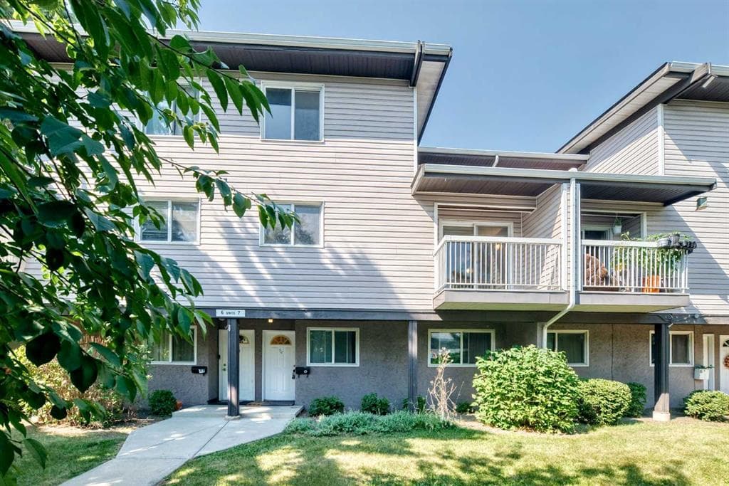 2-bed Townhouse for sale at 7, 3800 Fonda Way SE, Calgary
