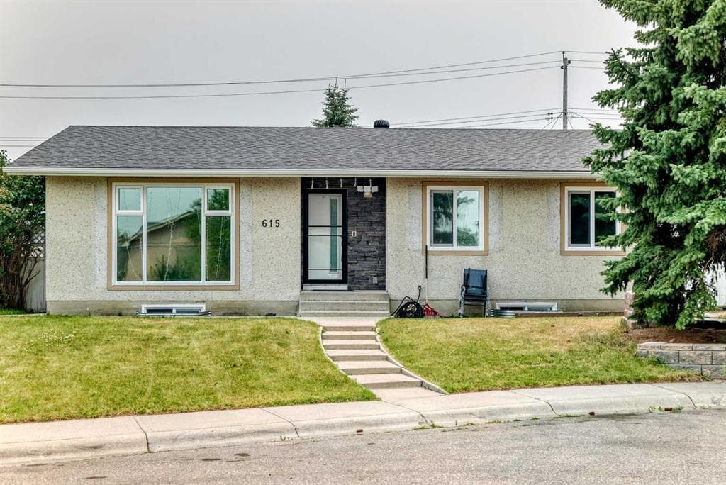 615 Marian Crescent NE — photo 1