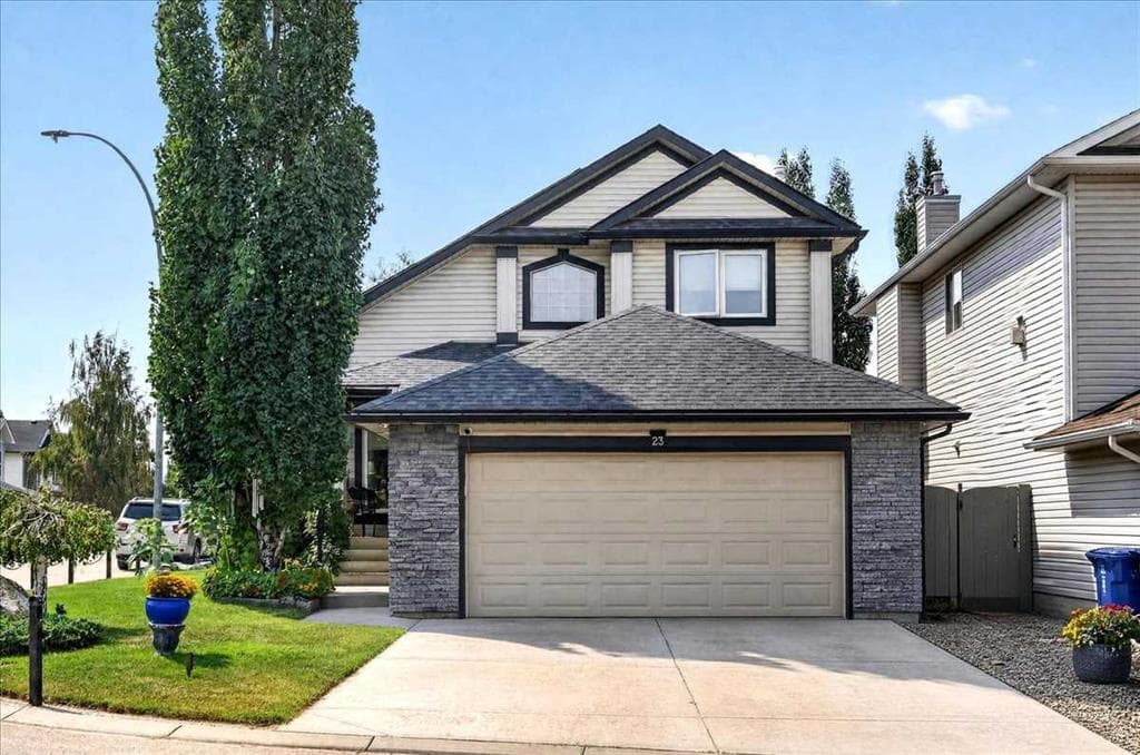 23 Cranfield Crescent SE — photo 1
