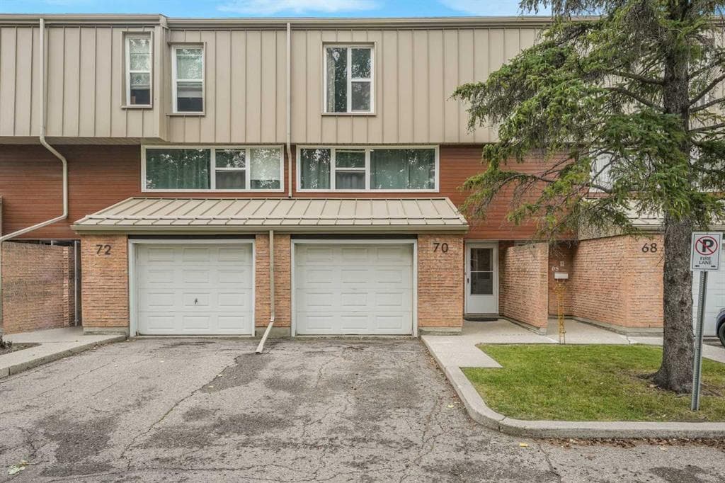 3-bed Townhouse for sale at 70 Brae Glen Lane SW, Calgary