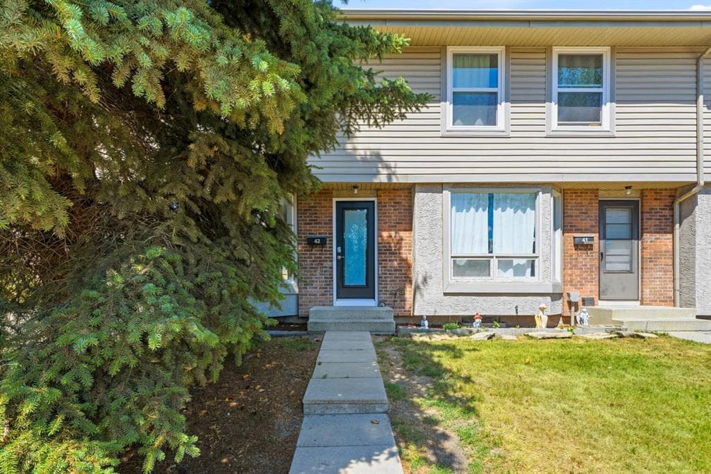 3-bed Semi-detached for sale at 42, 123 Queensland Drive SE, Calgary