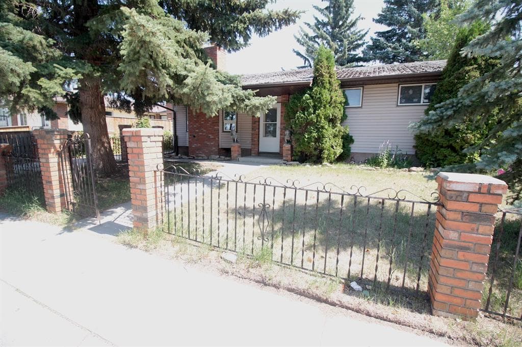 4-bed Detached for sale at 3320 60 Street NE, Calgary