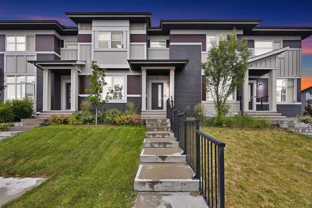 109 Skyview Parade NE — photo 1