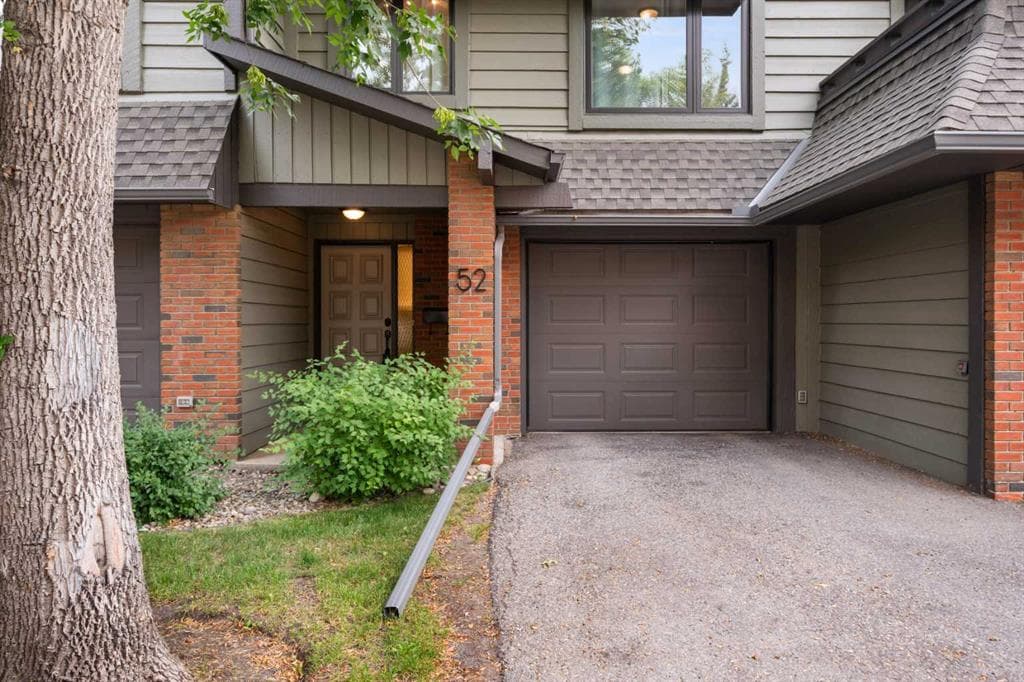 2-bed Townhouse for sale at 52, 10030 Oakmoor Way SW, Calgary