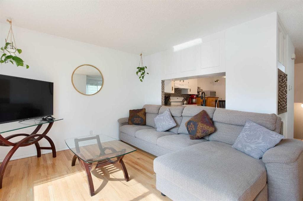 4-bed Semi-detached for sale at 235 Templemont Drive NE, Calgary