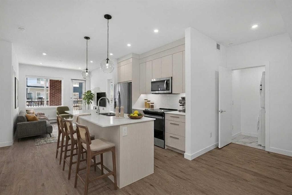3201, 6 Merganser Drive W — photo 1