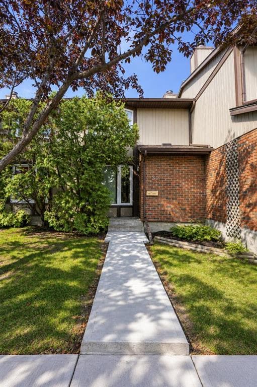 3-bed Townhouse for sale at 32, 6103 Madigan Drive NE, Calgary