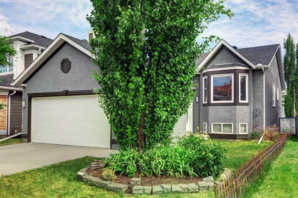 4-bed Detached for sale at 158 Somerset Close SW, Calgary