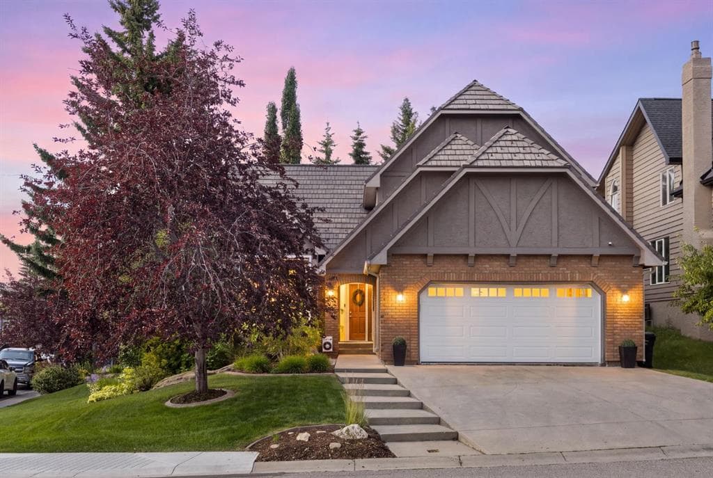 440 Coach Light Bay SW — photo 1