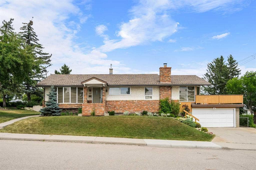 40 Thornlee Crescent NW — photo 1