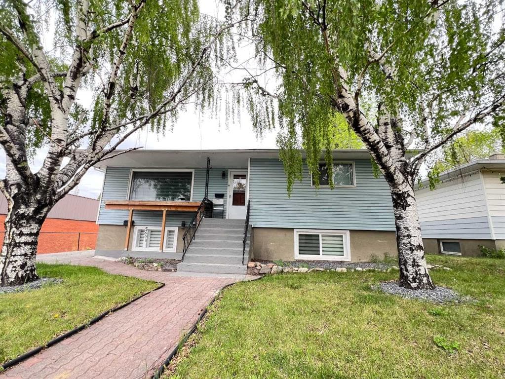 560 Northmount Drive NW — photo 1