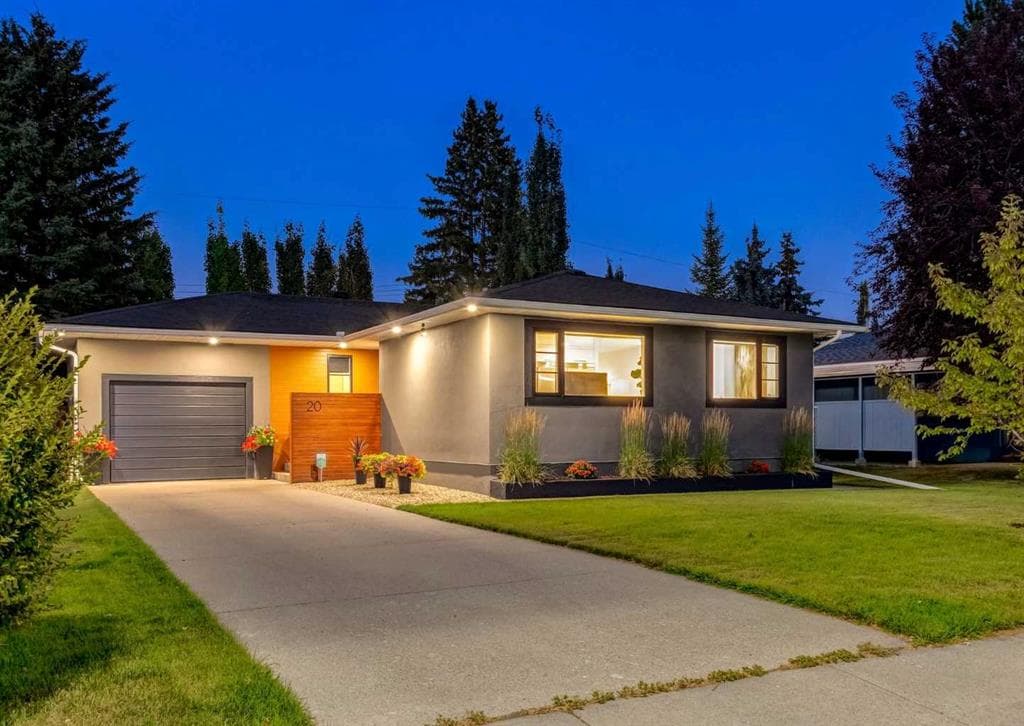 2-bed Detached for sale at 20 Gainsborough Drive SW, Calgary