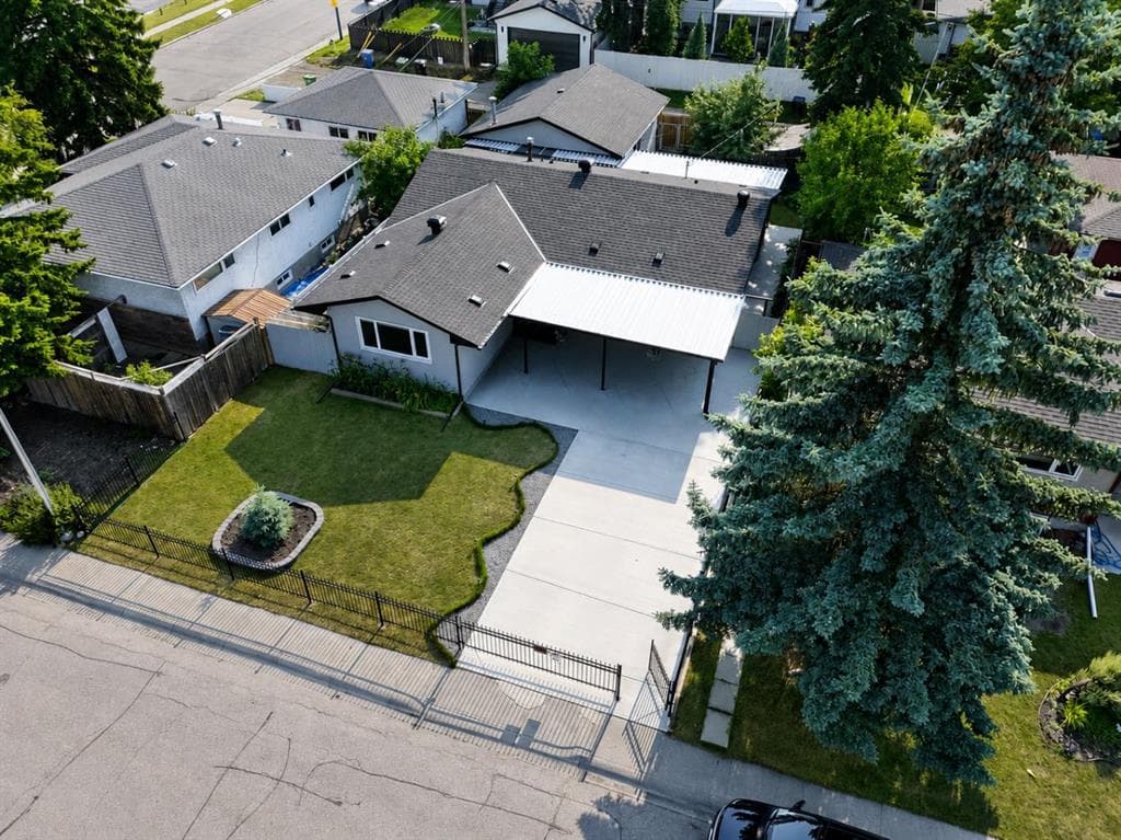 4-bed Detached for sale at 23 Sussex Crescent SW, Calgary